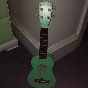 mint green Makala Ukulele